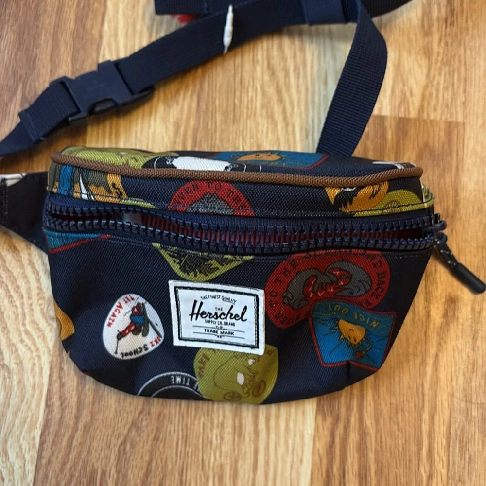Herschel Twelve Fanny Pack | NWT | Kids